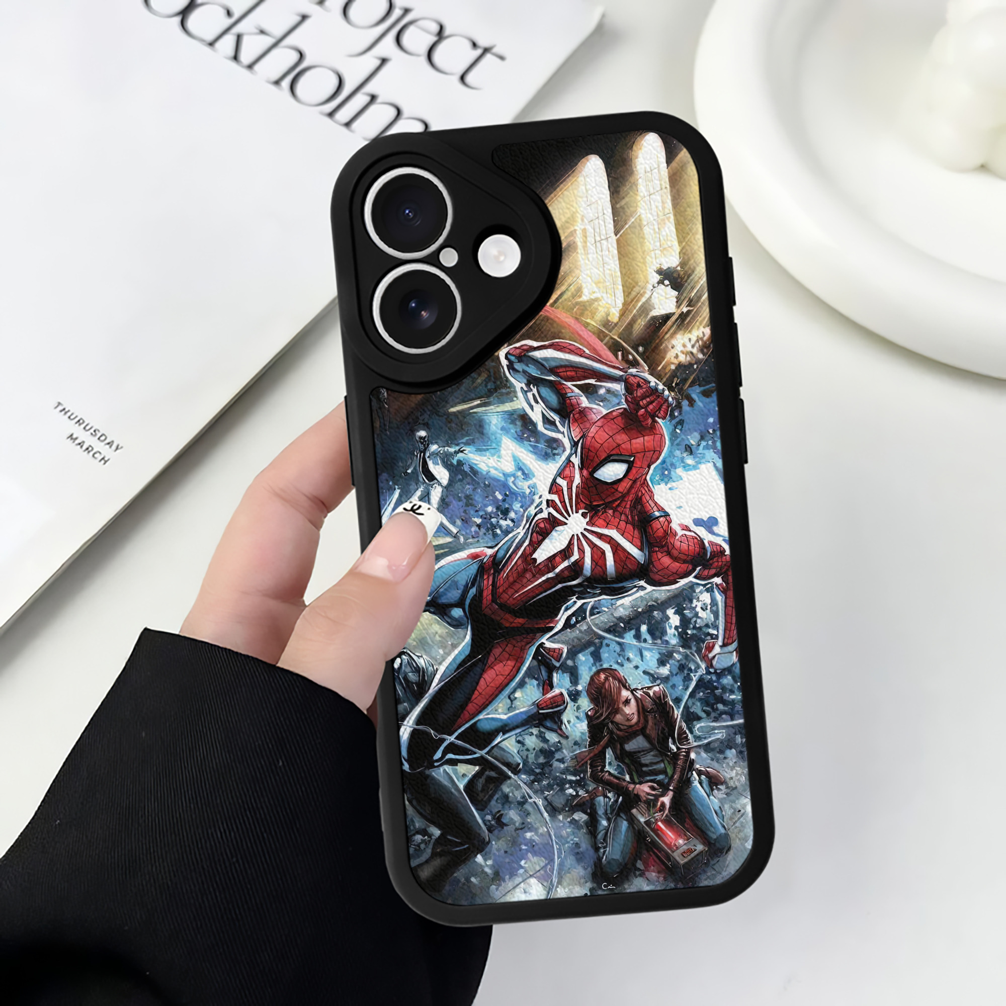 Spider Man スパイダーマン 【iPhone 16シリーズ対応】シリコンスマホケース（レザー調） 材質：シリコン